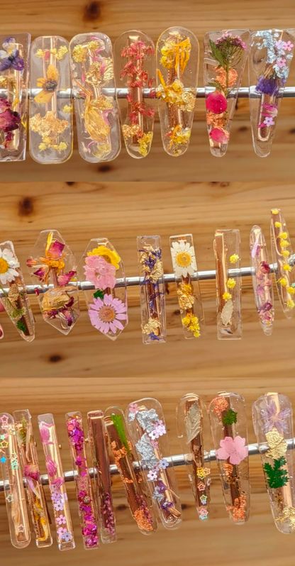 1 pressed flower mystery clip